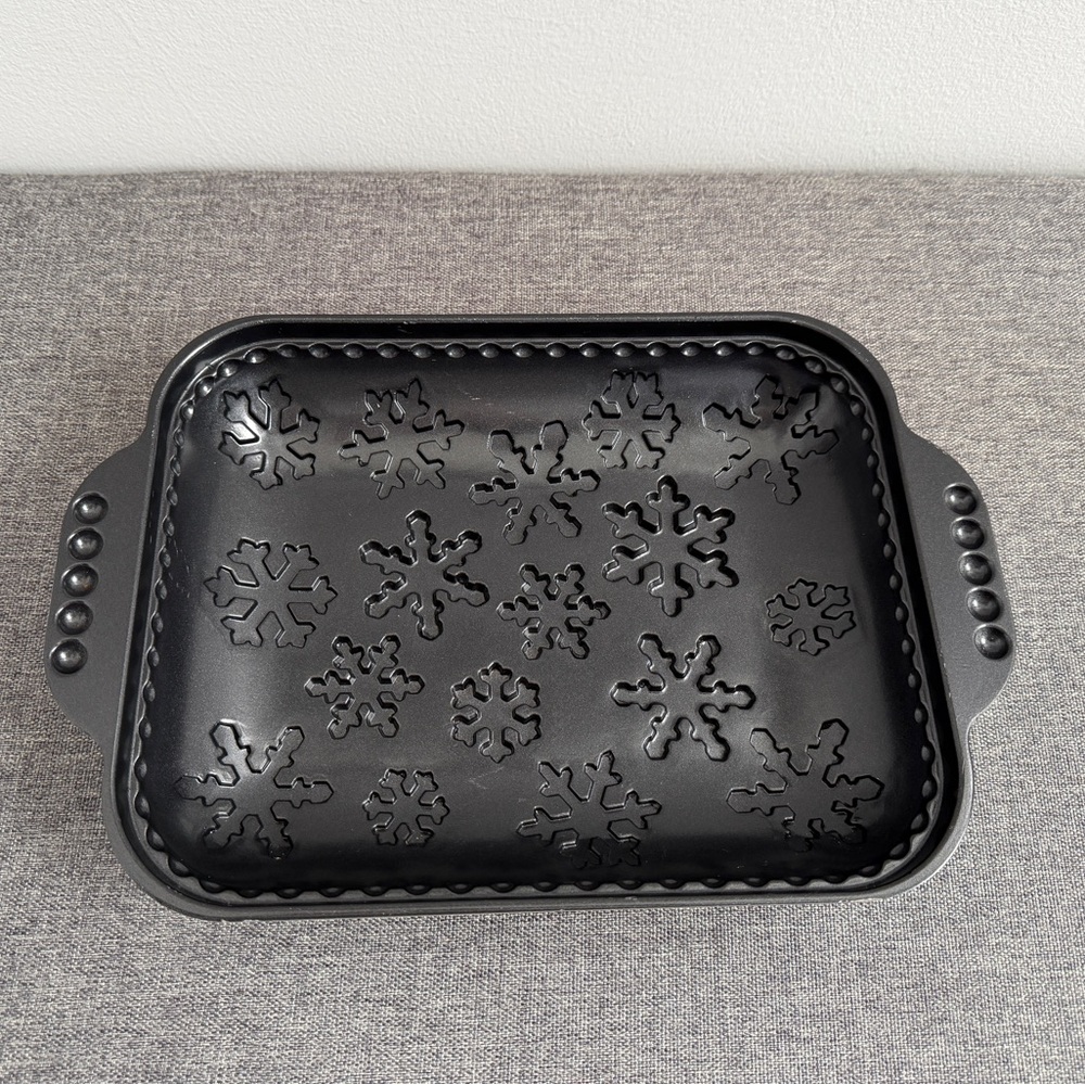 Nordic Ware Dark Pewter Snowflake Cake Pan Cast Aluminum 10 Cup Winter Christmas